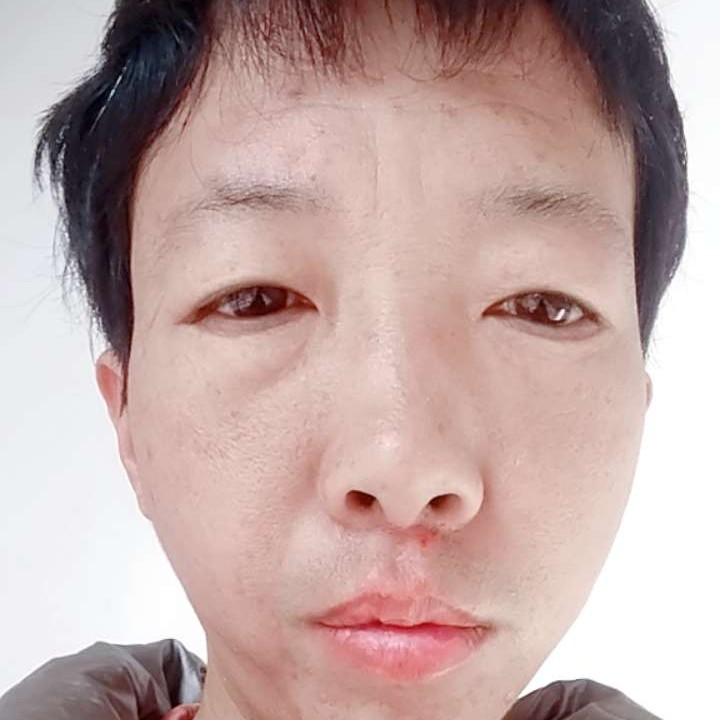 哑铃相许能干的照片