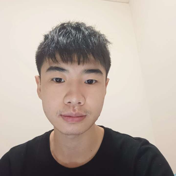 秀发笑无垠的照片