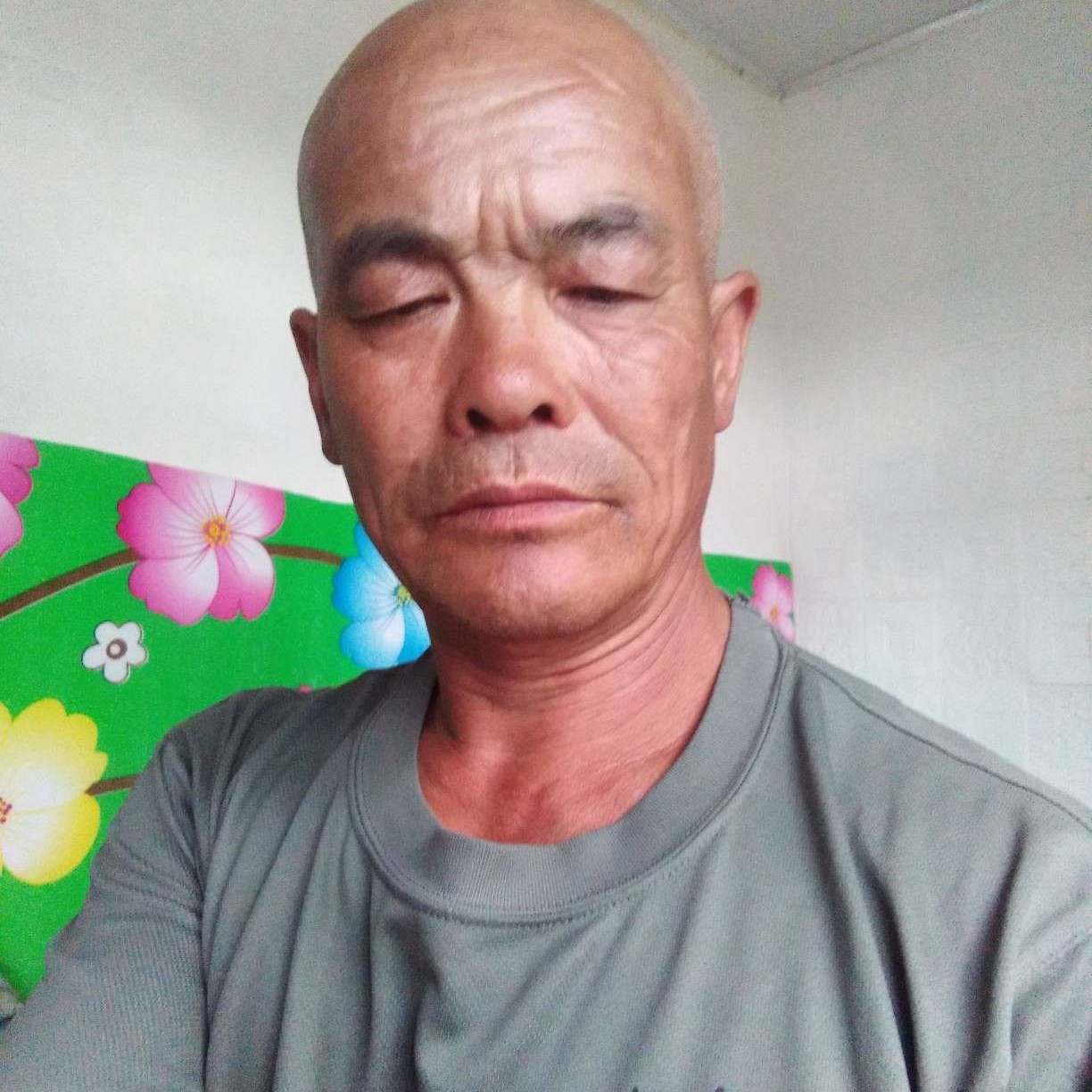 手套扯谁，日月的照片