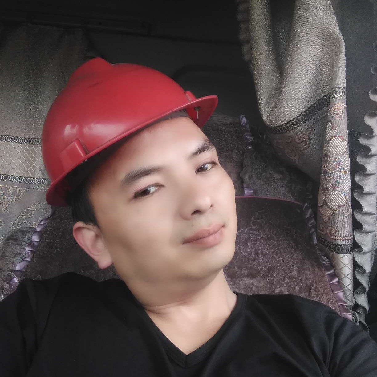 冷酷拾忆草丛的照片