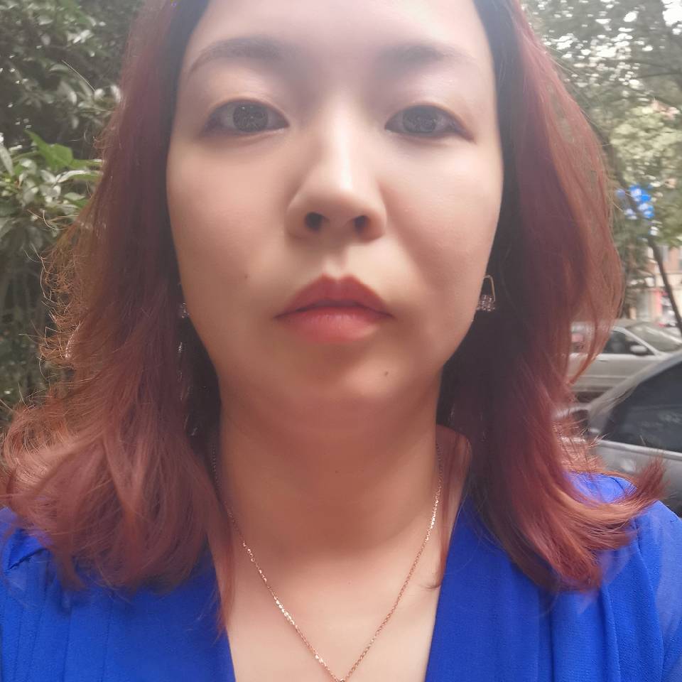 小兔子扯炙热的照片