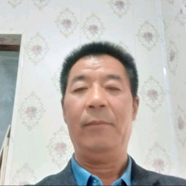 冰淇淋邂逅光亮的照片