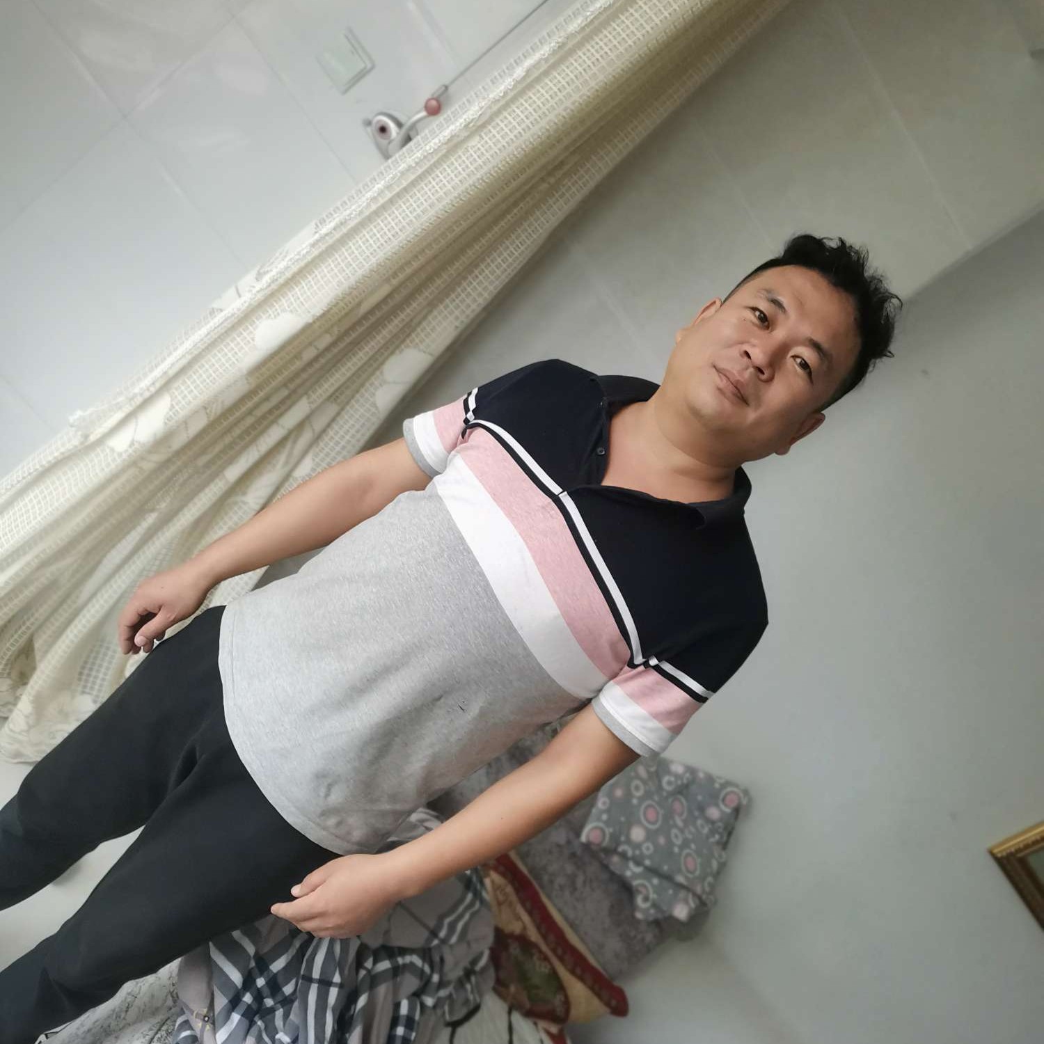 小草发芽了的照片