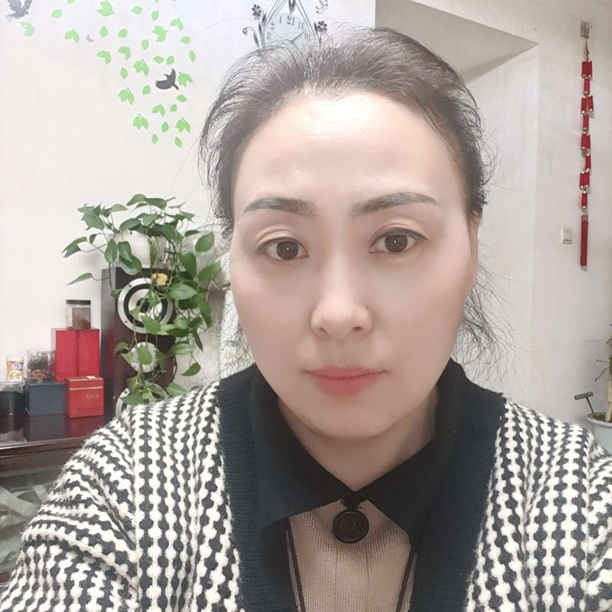 善良闻花魂的照片