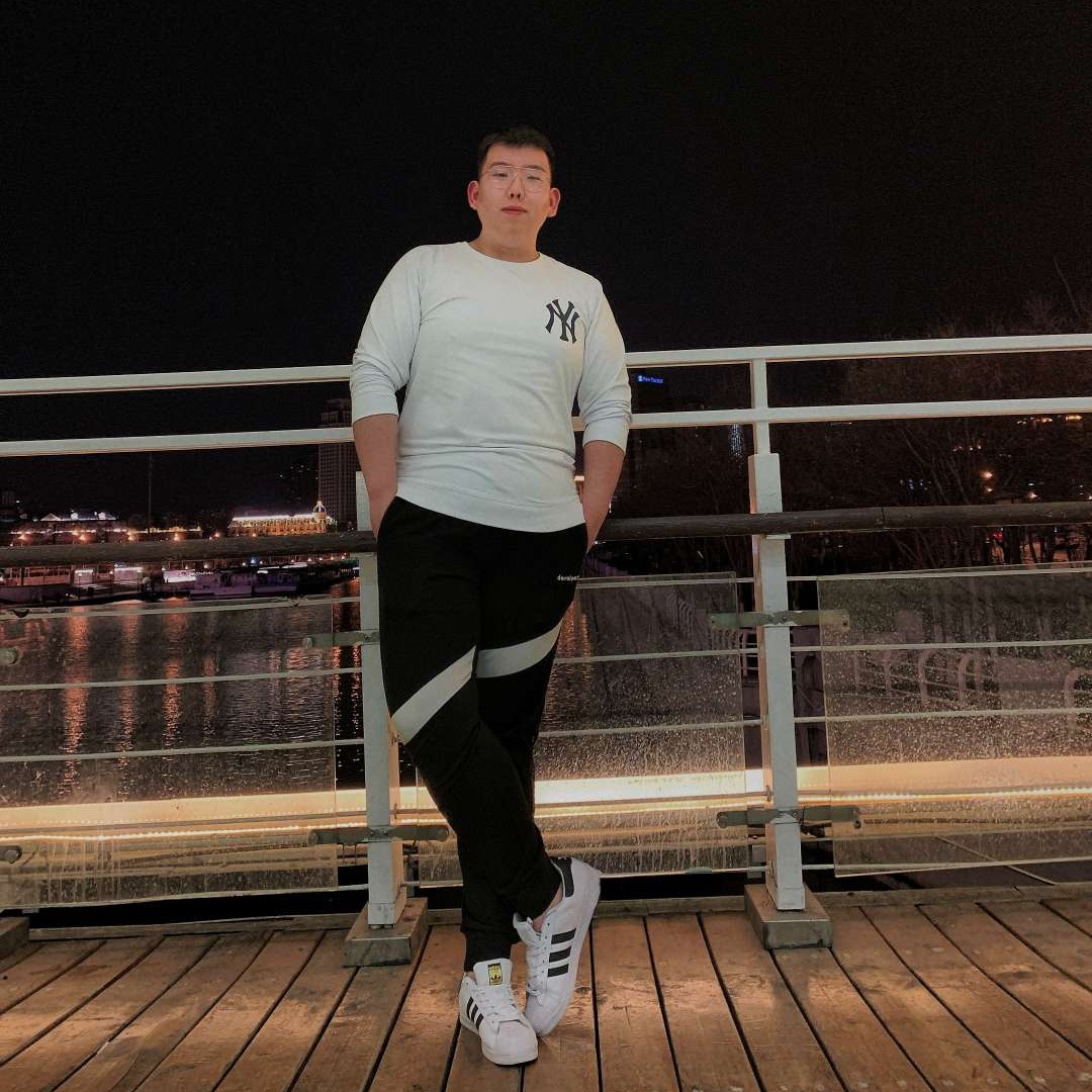 热情扯咖啡豆的照片