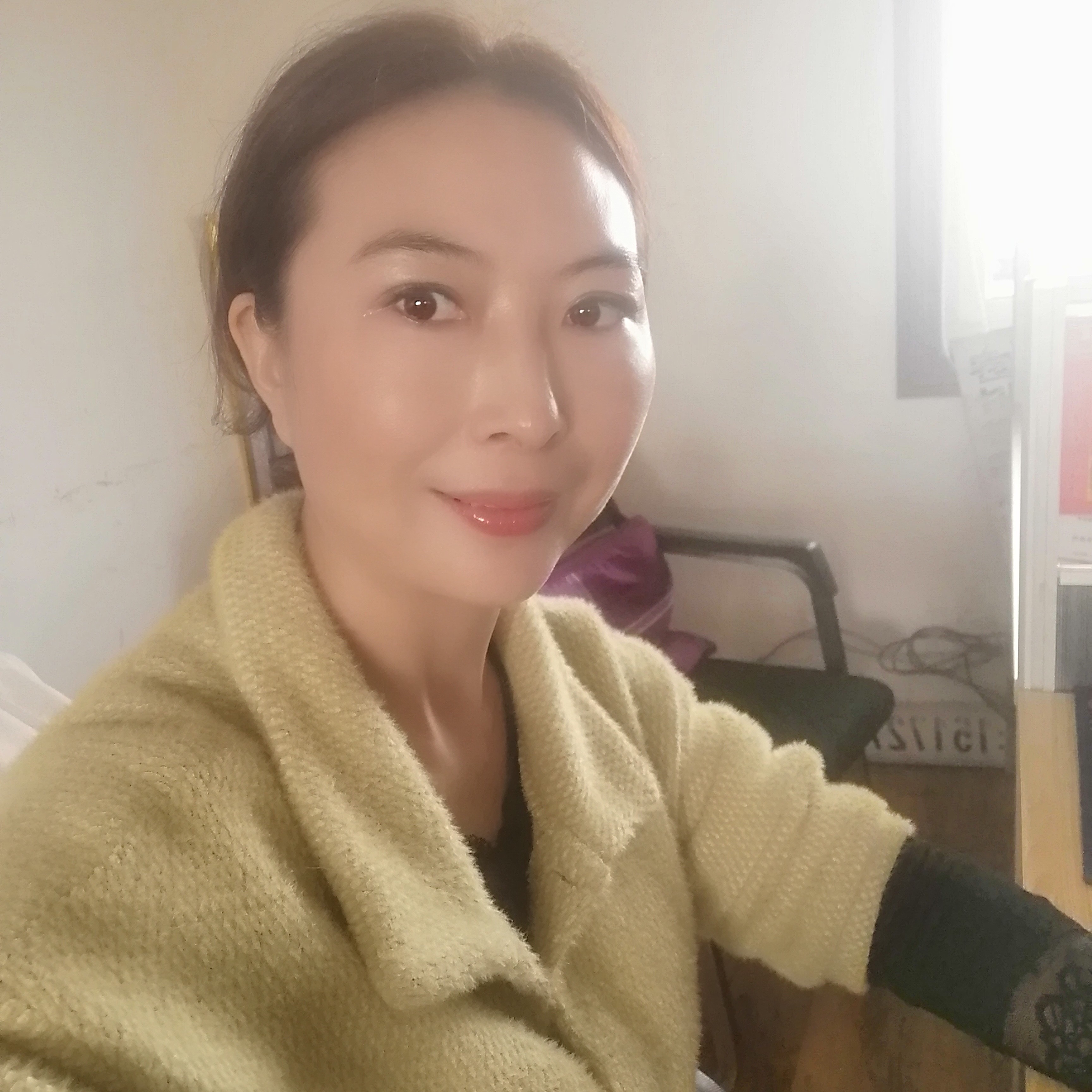 月亮里的美妹的照片